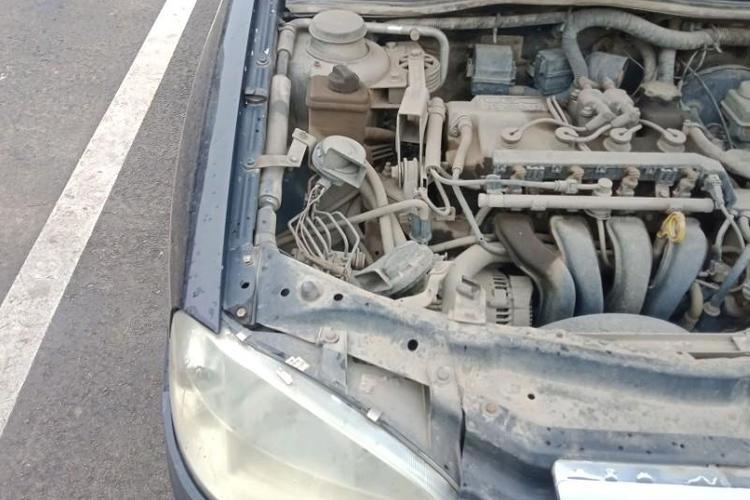 Used Chery banner cloud 2004 1.6L Comfort Model Engine Bay Right
