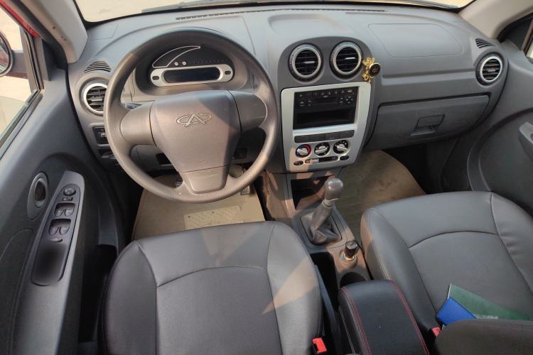Used Chery Cowin 1 2010 1.0L Manual Comfort Version Center Console