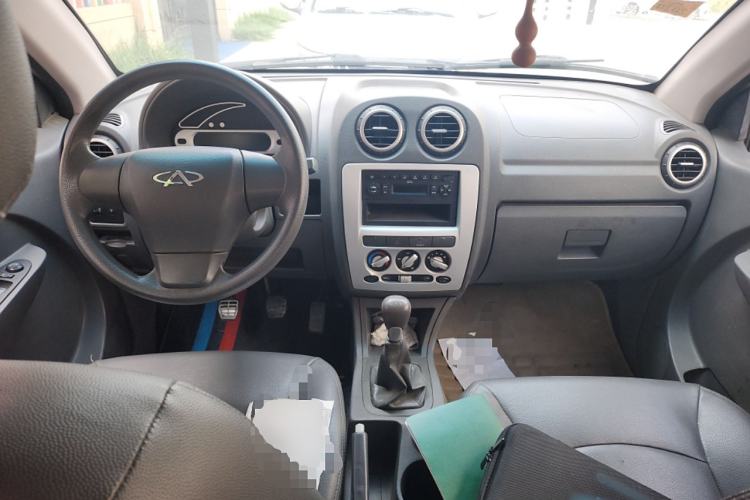 Used Chery Cowin 1 2012 1.0L Manual Comfort Edition Center Console