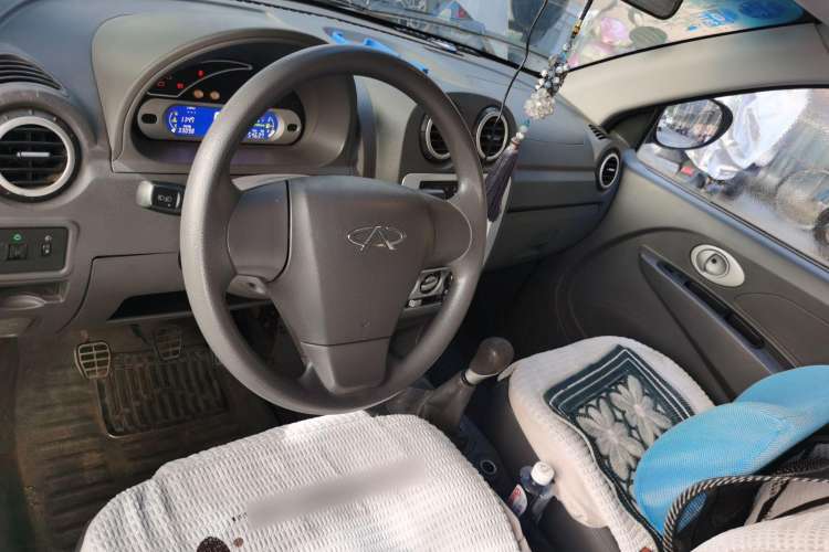 Used Chery Cowin 1 2012 1.0L Manual Comfort Edition Center Console