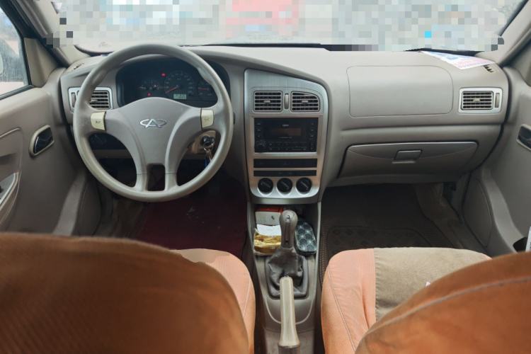 Used Chery Cowin 2 2010 1.5L Manual Comfort Edition Center Console