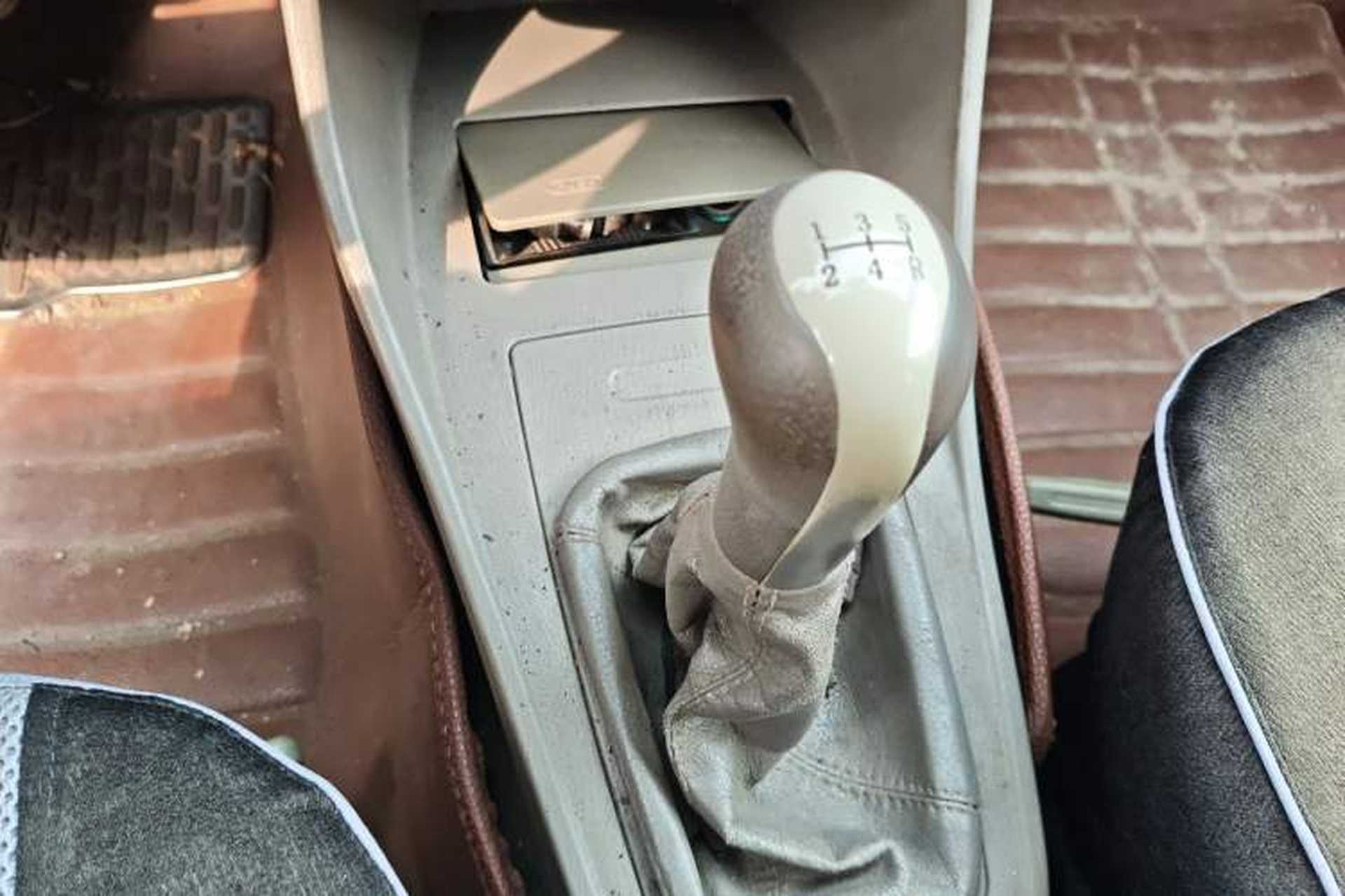 Used Chery Cowin 2 2010 1.5L Manual Standard Edition Gear Lever