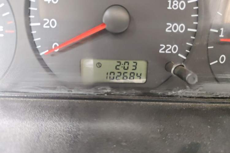 Used Chery Cowin 2 2010 1.5L Manual Standard Edition Odometer Close Up