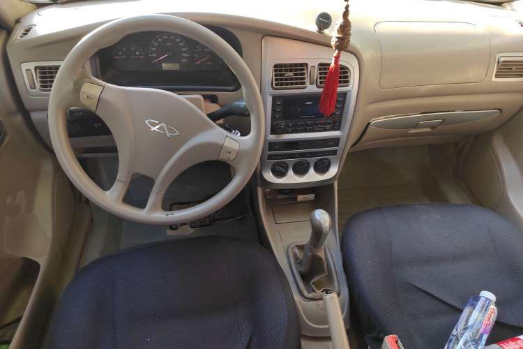Used Chery Cowin 2 2010 1.5L Manual Comfort Edition Center Console