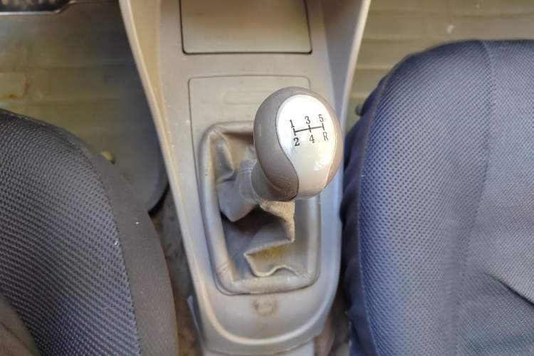 Used Chery Cowin 2 2010 1.5L Manual Comfort Edition Gear Lever