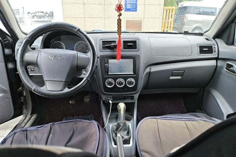 Used Chery Cowin 2 2012 1.5L Manual Comfort Edition Center Console