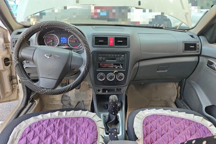 Used Chery Cowin 2 2012 1.5L Manual Comfort Edition Center Console