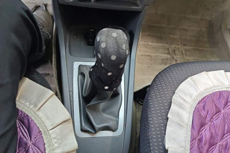 Used Chery Cowin 2 2012 1.5L Manual Comfort Edition Gear Lever