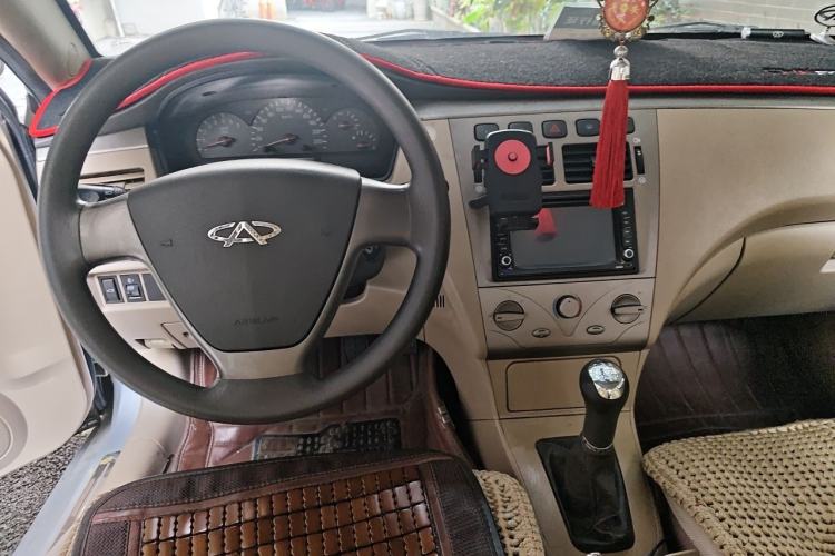 Used Chery Cowin 3 2010 1.5L Manual Comfort Edition Center Console