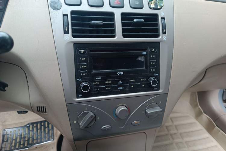 Used Chery Cowin 3 2010 1.5L Manual Elite Edition Audio And AC Panel