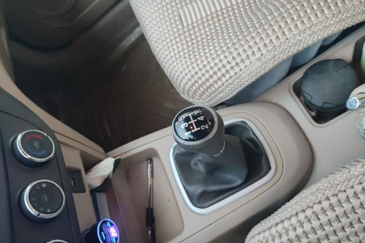 Used Chery Cowin 3 2010 1.5L Manual Comfort Edition Gear Lever