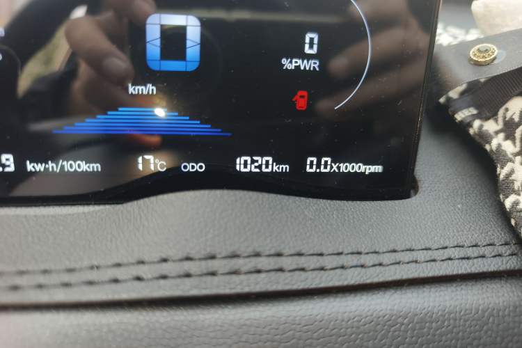 Used Chery Domi 2025 Model 405km Comfort Edition Odometer Close Up