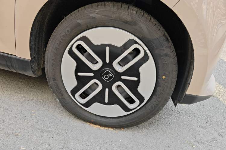 Used Chery Domi 2025 Model 305km Comfort Edition Right Front Wheel Hub