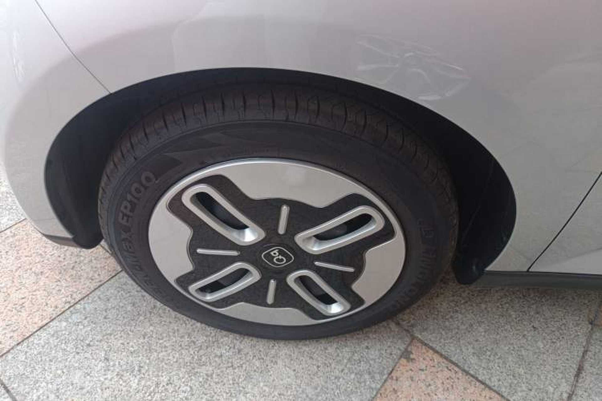 Used Chery Domi 2025 Model 405km Comfort Edition Left Front Wheel Hub