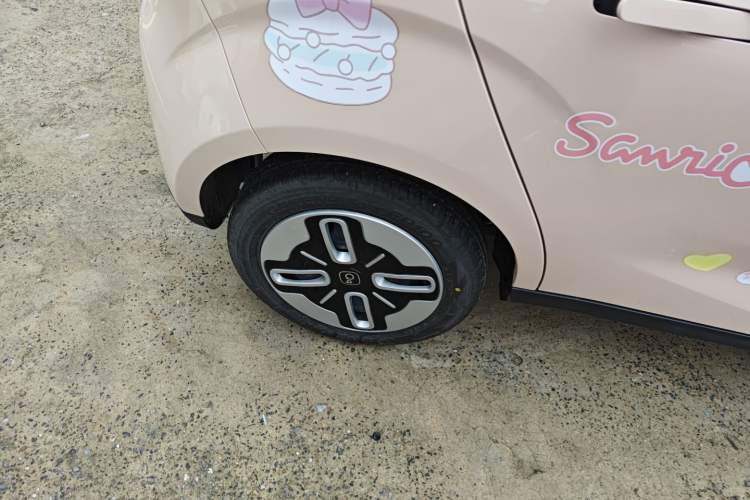 Used Chery Domi 2025 Model 305km Comfort Edition Right Rear Wheel Hub