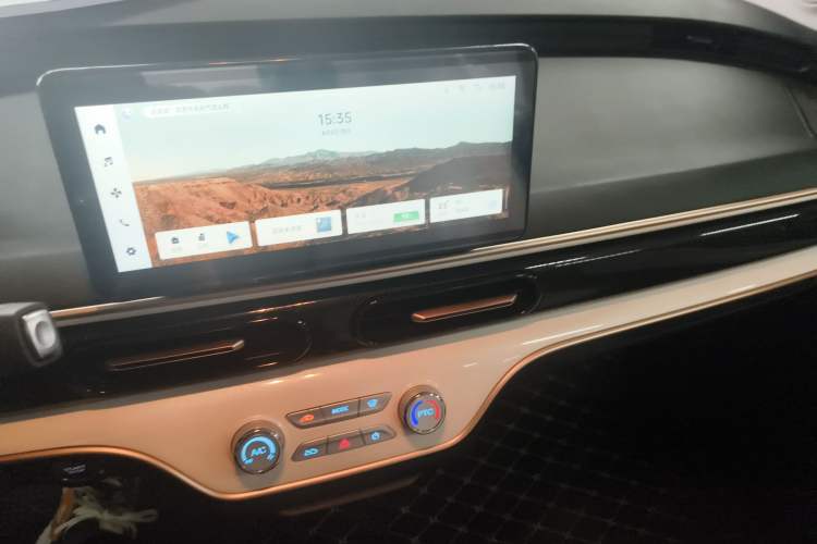 Used Chery Domi 2025 Model 405km Comfort Edition Audio And AC Panel