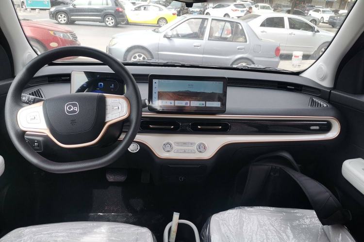 Used Chery Domi 2025 Model 305km Comfort Edition Center Console