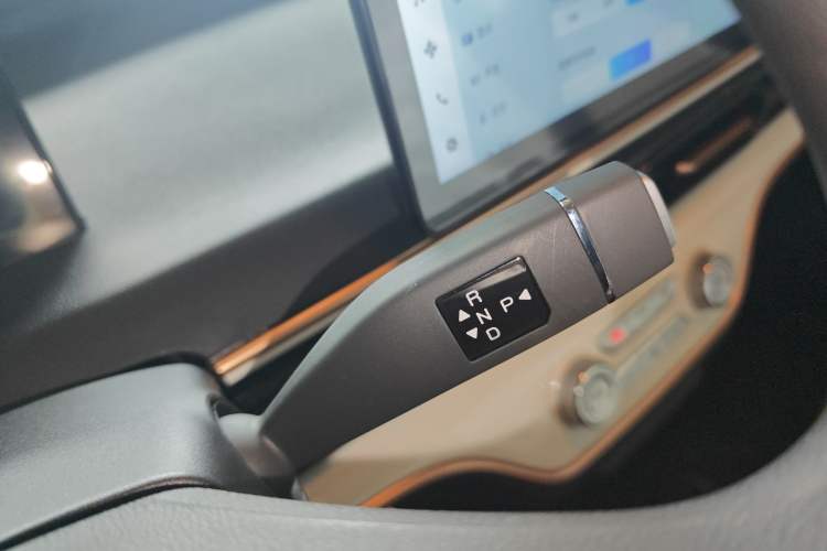 Used Chery Domi 2025 Model 305km Comfort Edition Gear Lever