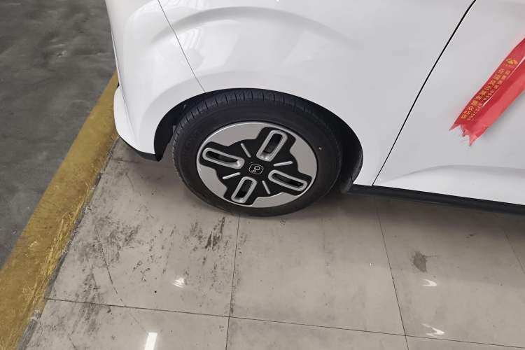Used Chery Domi 2025 Model 405km Comfort Edition Left Front Wheel Hub