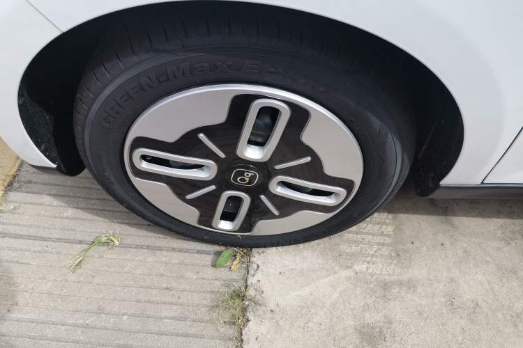 Used Chery Domi 2025 Model 305km Comfort Edition Left Front Wheel Hub