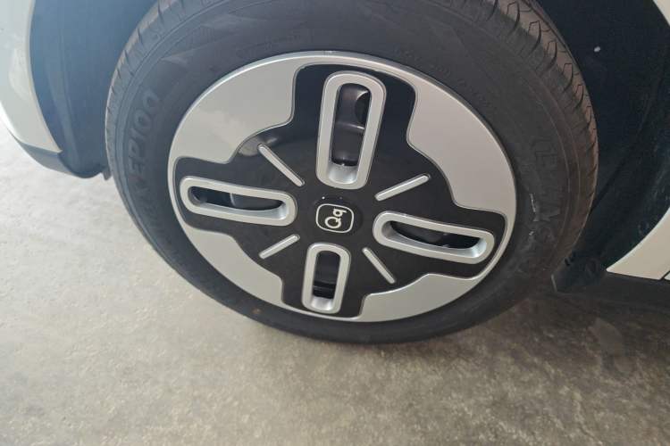 Used Chery Domi 2025 Model 305km Comfort Edition Left Front Wheel Hub