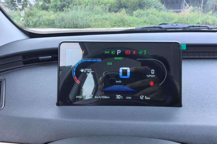 Used Chery Domi 2025 Model 305km Comfort Edition Odometer Close Up