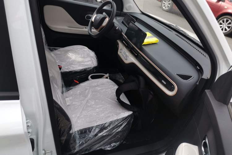 Used Chery Domi 2025 Model 305km Comfort Edition Right Front Seat