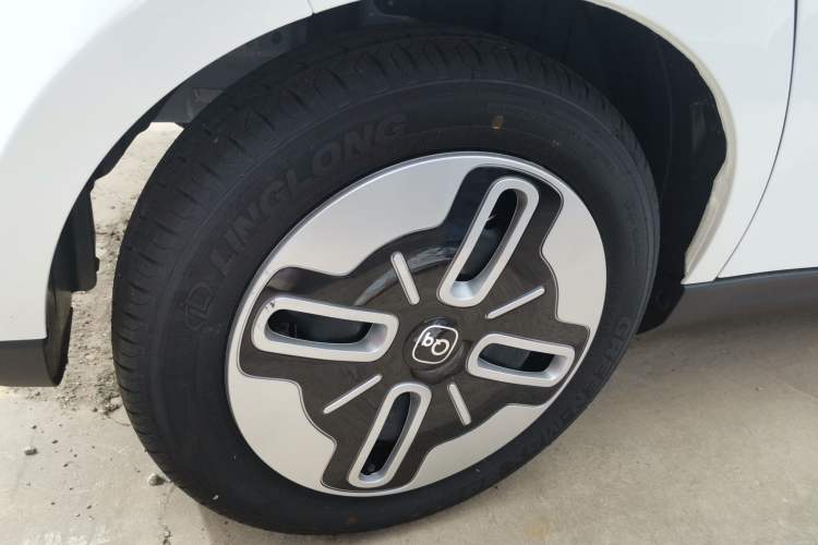 Used Chery Domi 2025 Model 305km Comfort Edition Right Rear Wheel Hub