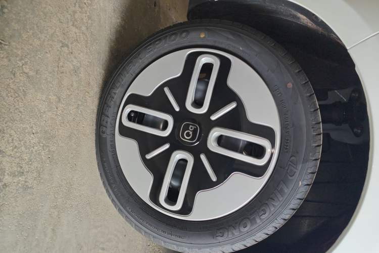 Used Chery Domi 2025 Model 305km Comfort Edition Right Rear Wheel Hub