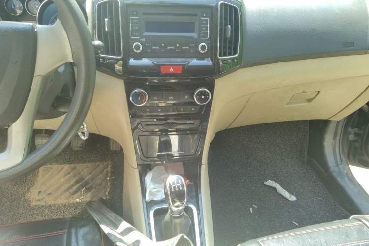 Used Chery E3 2013 1.5L Manual Fashion Model Audio And AC Panel