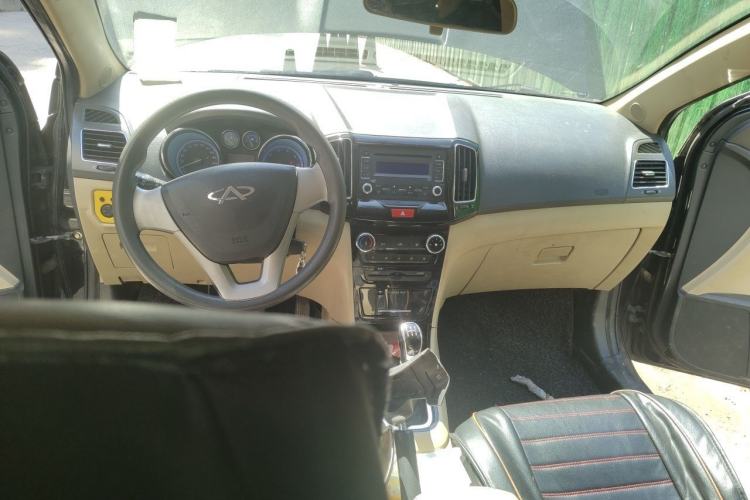 Used Chery E3 2013 1.5L Manual Fashion Model Center Console