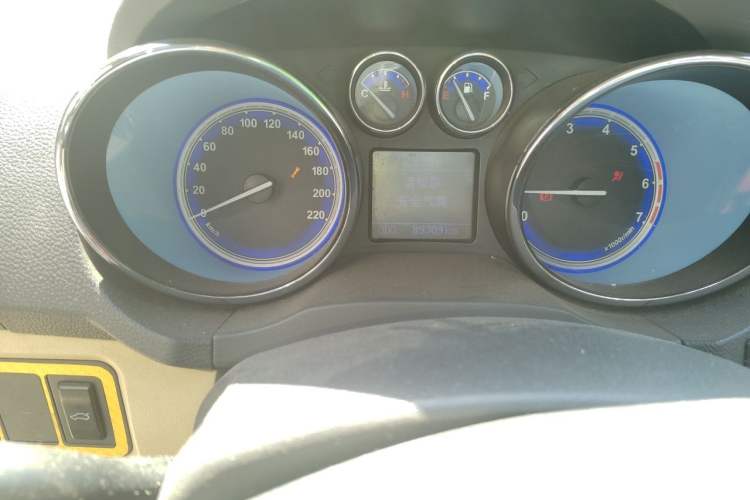 Used Chery E3 2013 1.5L Manual Fashion Model Odometer Close Up