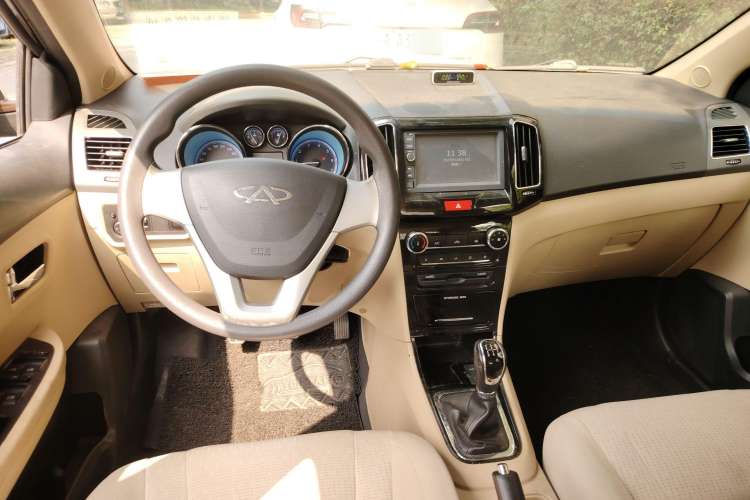 Used Chery E3 2013 1.5L Manual Fashion Model Center Console