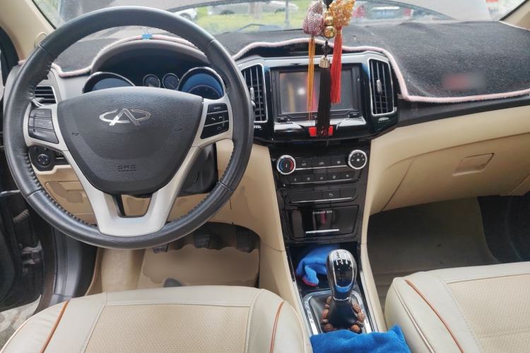 Used Chery E3 2013 1.5L Manual Luxury Model Center Console