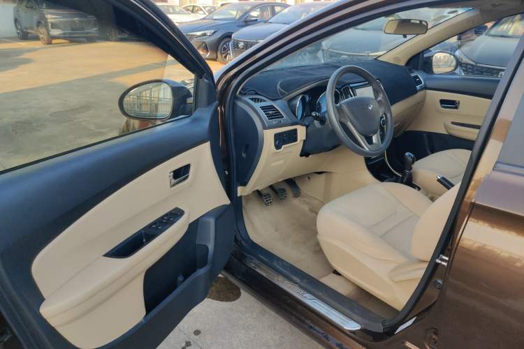 Used Chery E3 2013 1.5L Manual Fashion Model Driver Seat