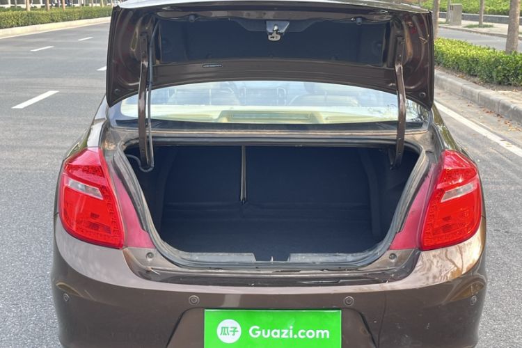 Used Chery E3 2013 1.5L Manual ZhiShang Model Exterior 5