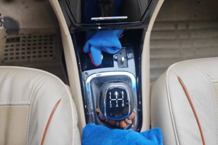 Used Chery E3 2013 1.5L Manual Luxury Model Gear Lever