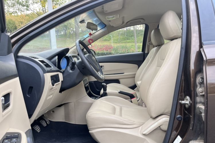 Used Chery E3 2013 1.5L Manual ZhiShang Model Interior 2