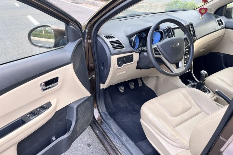 Used Chery E3 2013 1.5L Manual ZhiShang Model Interior 3