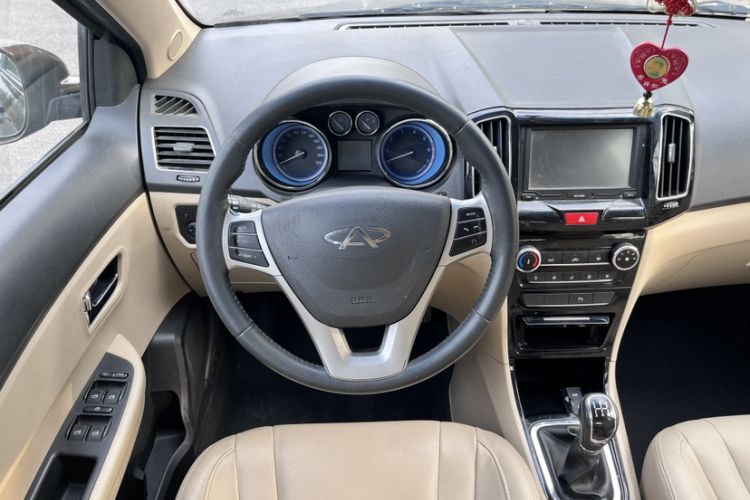 Used Chery E3 2013 1.5L Manual ZhiShang Model Interior 4