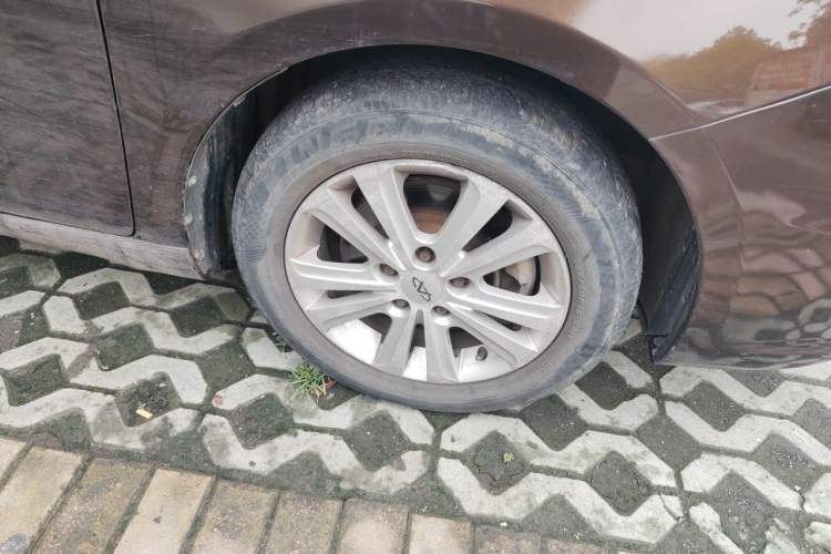 Used Chery E3 2013 1.5L Manual Luxury Model Right Front Wheel Hub