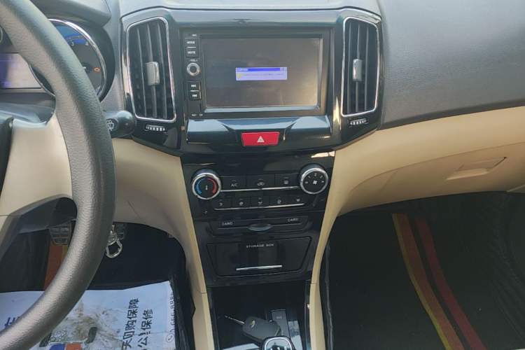 Used Chery E3 2013 1.5L Manual Fashion Model Audio And AC Panel