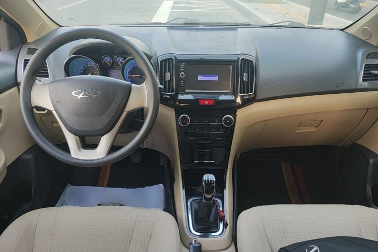 Used Chery E3 2013 1.5L Manual Fashion Model Center Console