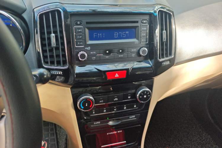 Used Chery E3 2013 1.5L Manual Fashion Model Audio And AC Panel