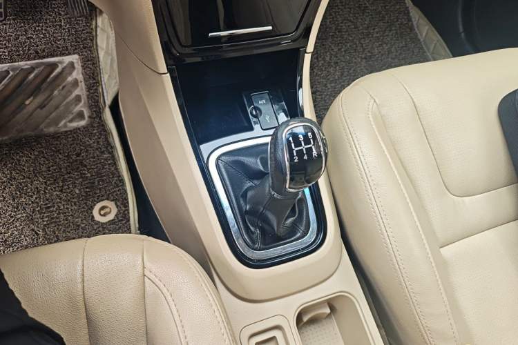 Used Chery E3 2013 1.5L Manual ZhiShang Model Gear Lever
