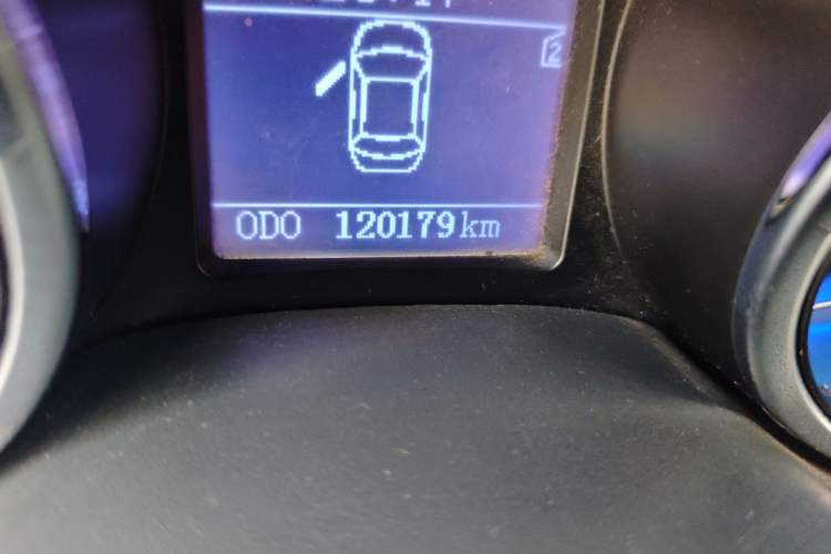 Used Chery E3 2013 1.5L Manual Fashion Model Odometer Close Up