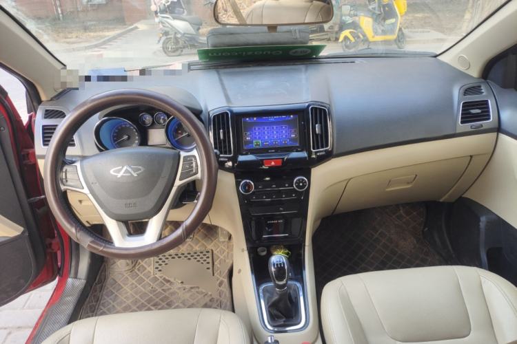 Used Chery E3 2013 1.5L Manual Fashion Model Center Console