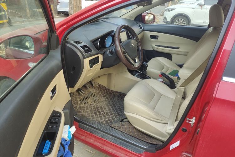 Used Chery E3 2013 1.5L Manual Fashion Model Driver Seat