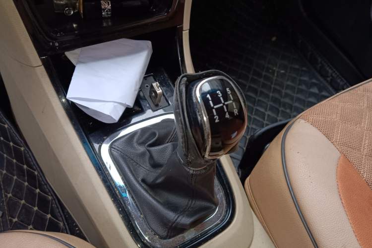 Used Chery E3 2013 1.5L Manual Fashion Model Gear Lever