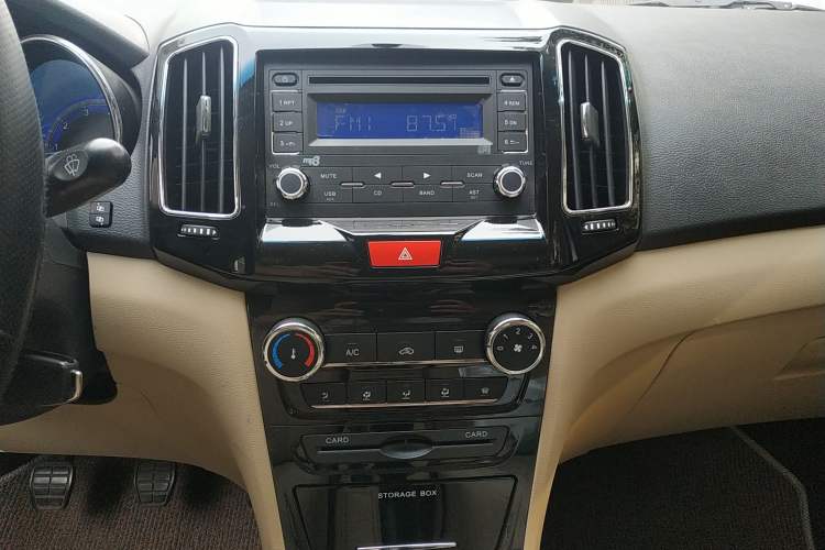 Used Chery E3 2013 1.5L Manual Fashion Model Audio And AC Panel